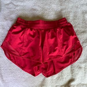 Lululemon hotty hot 2.5” shorts